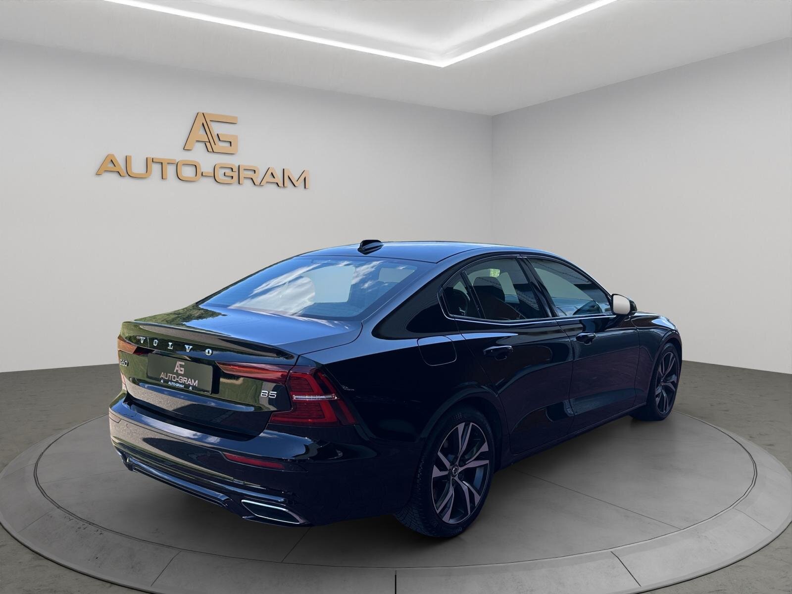 VOLVO S60 B5 AWD Benzin Mild Hybrid R-Design Geartronic, Mild-Hybrid Benzin/Elektro, Occasion / Gebraucht, Automatik - 6