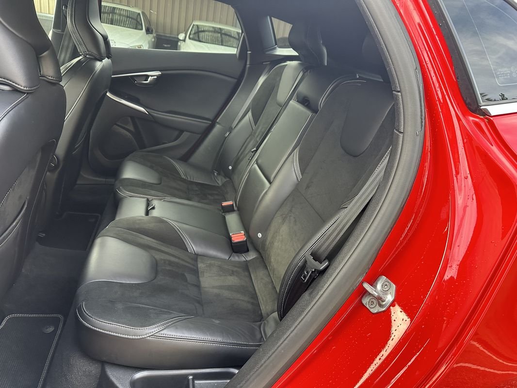 VOLVO V40 2.0 D4 Kinetic R-Design S/S, Diesel, Occasion / Utilisé, Automatique - 4