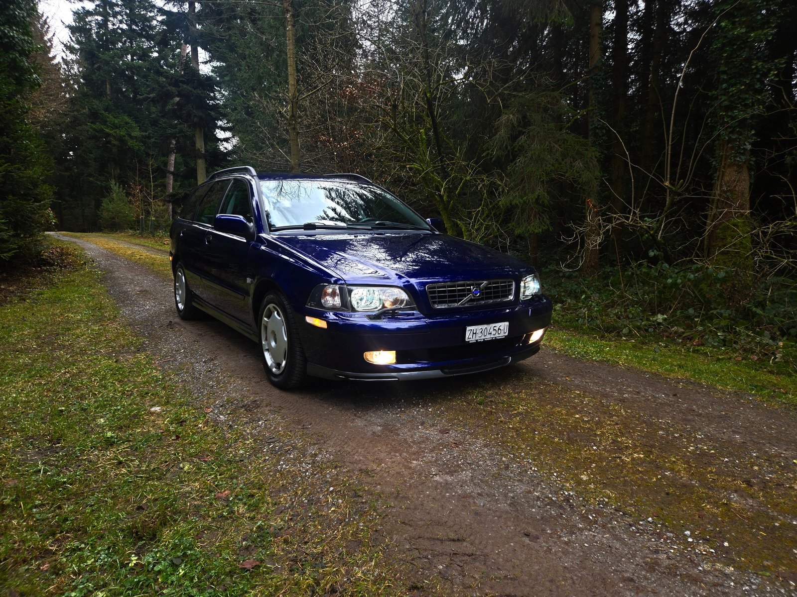 VOLVO V40 2.0T, Petrol, Second hand / Used, Automatic - 2