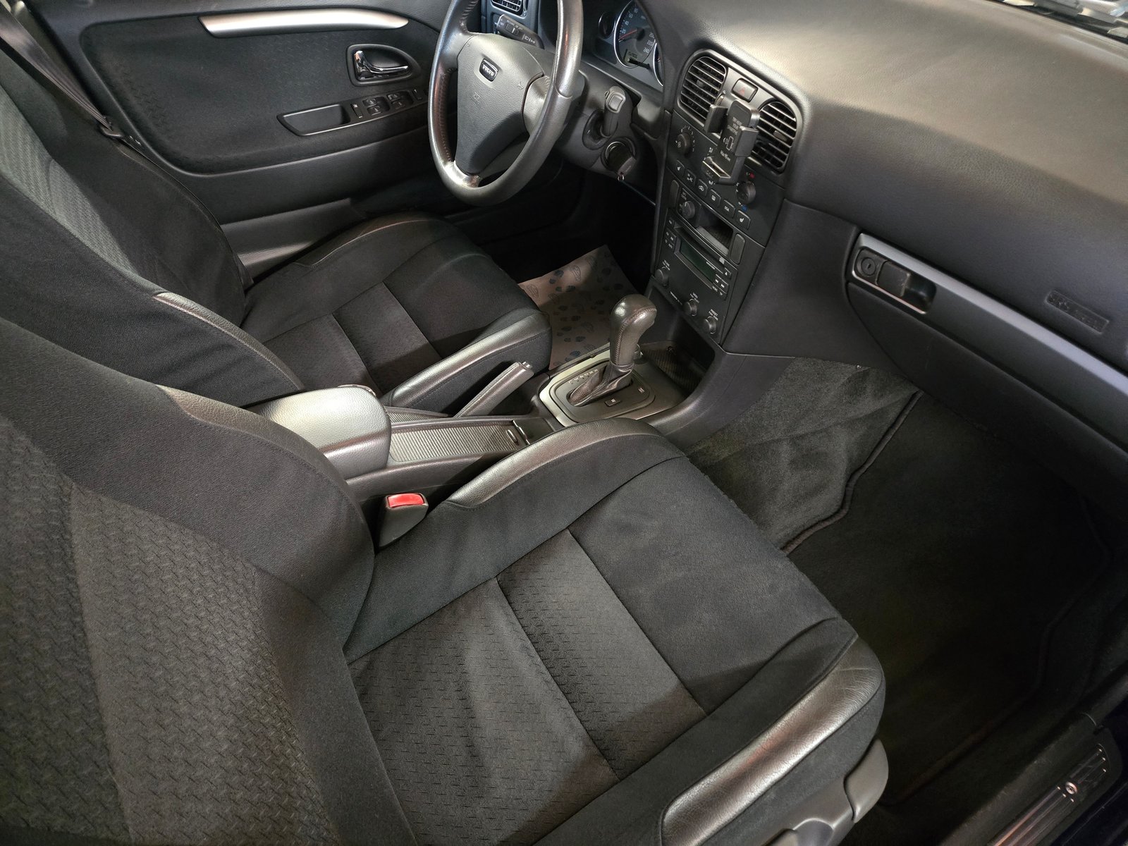 VOLVO V40 2.0T, Petrol, Second hand / Used, Automatic - 3