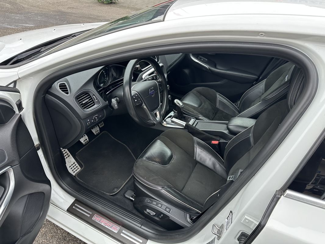 VOLVO V40 1.6 T Sport 200 S/S, Essence, Occasion / Utilisé, Manuelle - 2