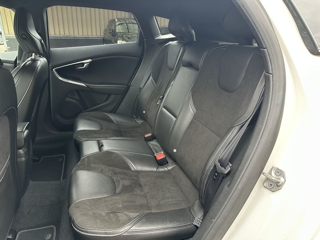 VOLVO V40 1.6 T Sport 200 S/S, Essence, Occasion / Utilisé, Manuelle - 4