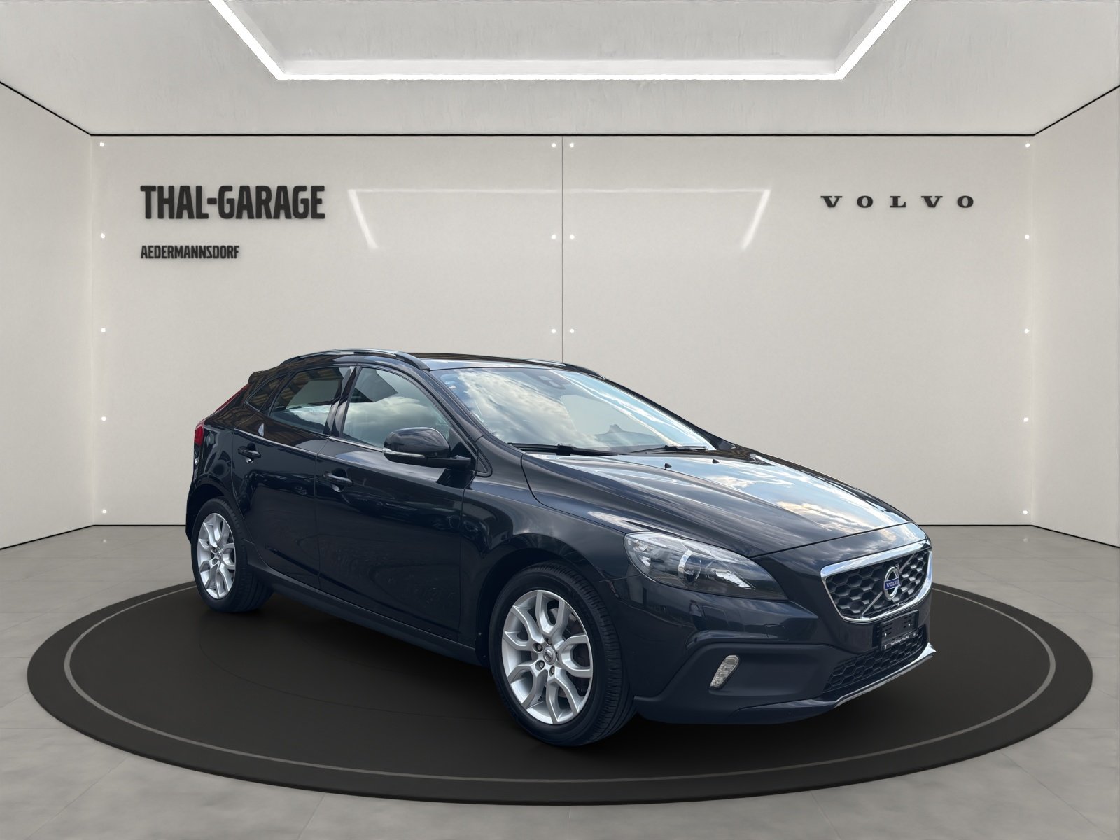 VOLVO V40 CC 2.0 T4 Momentum AWD S/S, Benzin, Occasion / Gebraucht, Automatik - 7