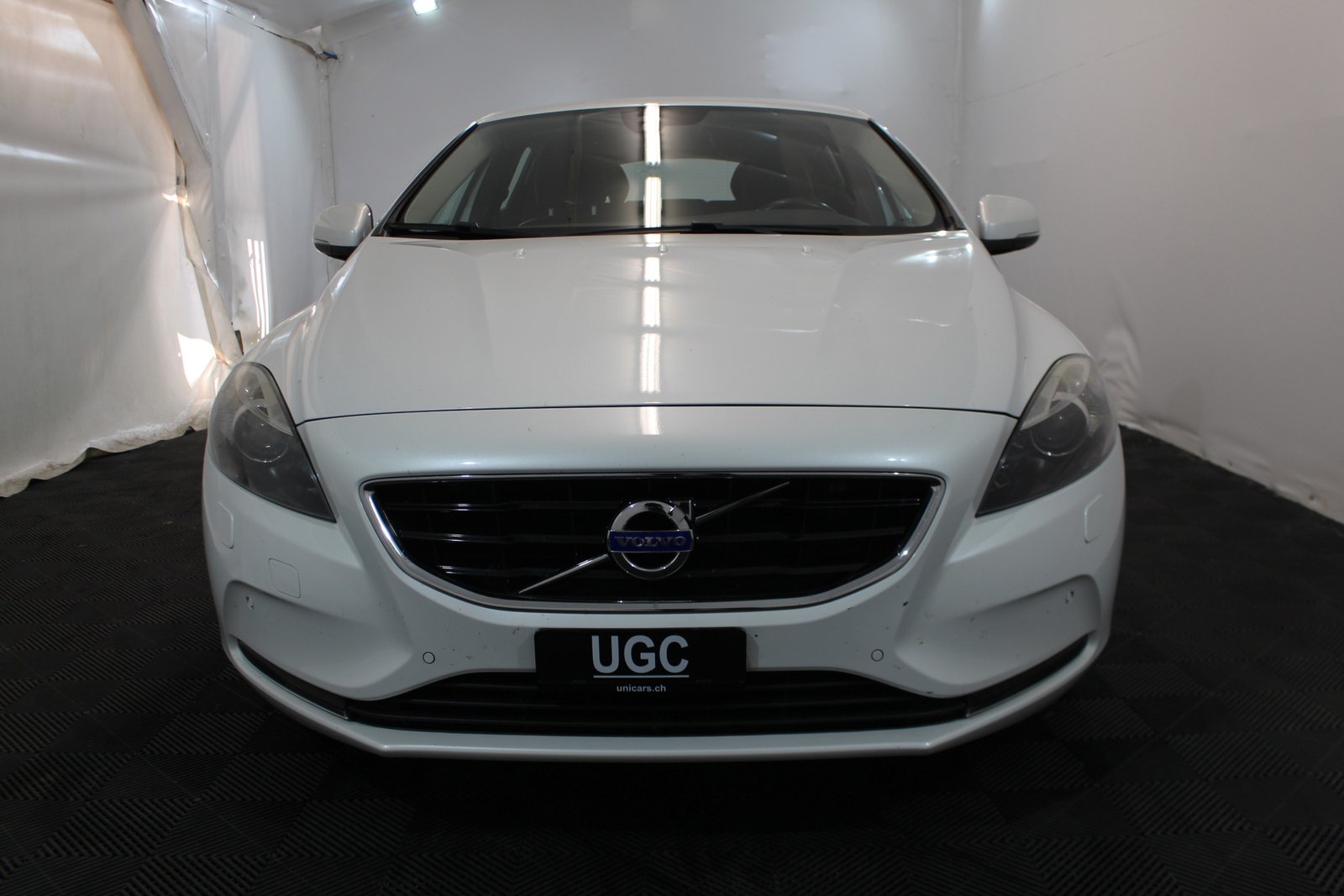 VOLVO V40 1.6 T4 Momentum S/S, Petrol, Second hand / Used, Manual - 2