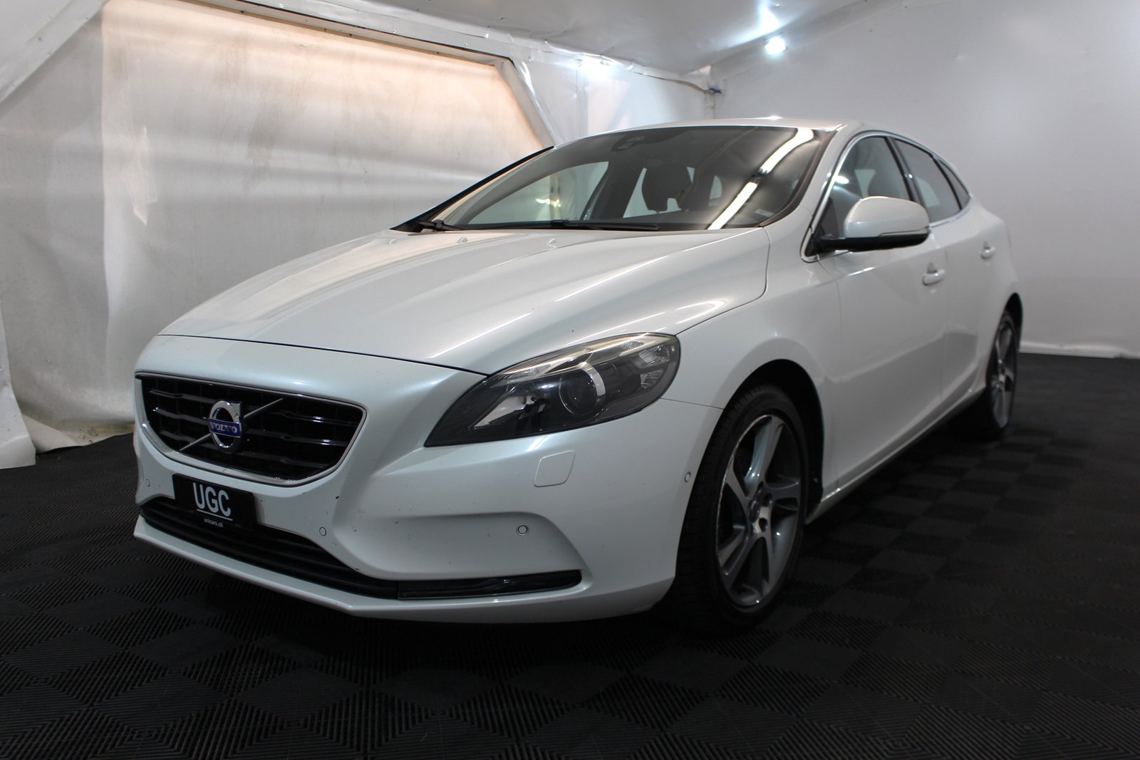VOLVO V40 1.6 T4 Momentum S/S, Petrol, Second hand / Used, Manual - 3