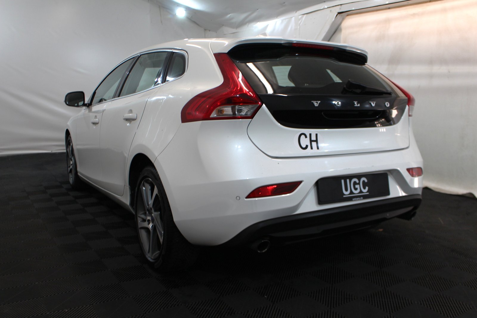 VOLVO V40 1.6 T4 Momentum S/S, Petrol, Second hand / Used, Manual - 4