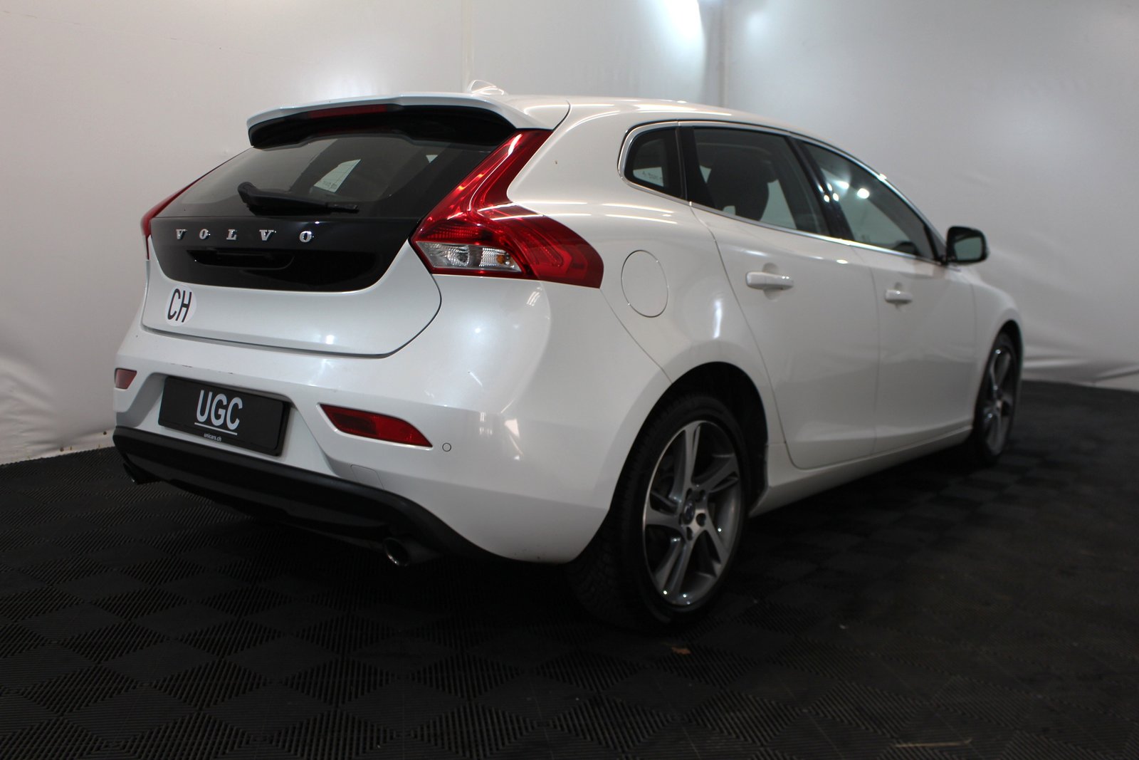 VOLVO V40 1.6 T4 Momentum S/S, Petrol, Second hand / Used, Manual - 6