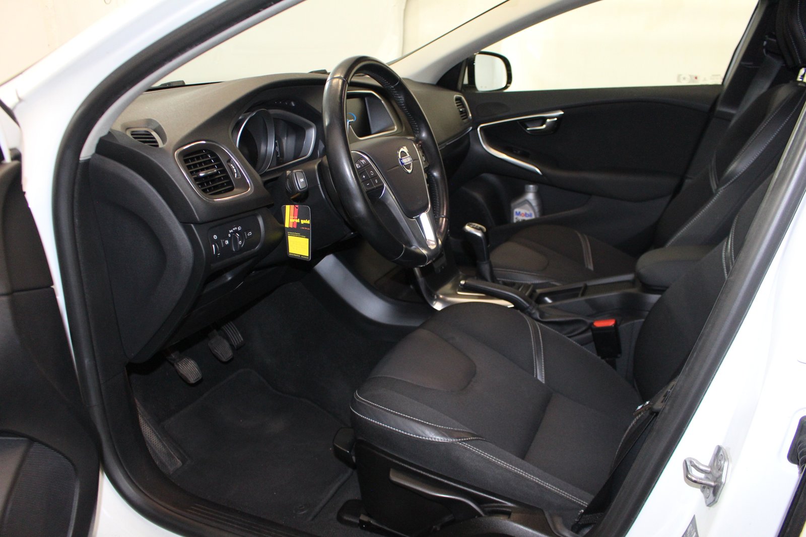 VOLVO V40 1.6 T4 Momentum S/S, Petrol, Second hand / Used, Manual - 7