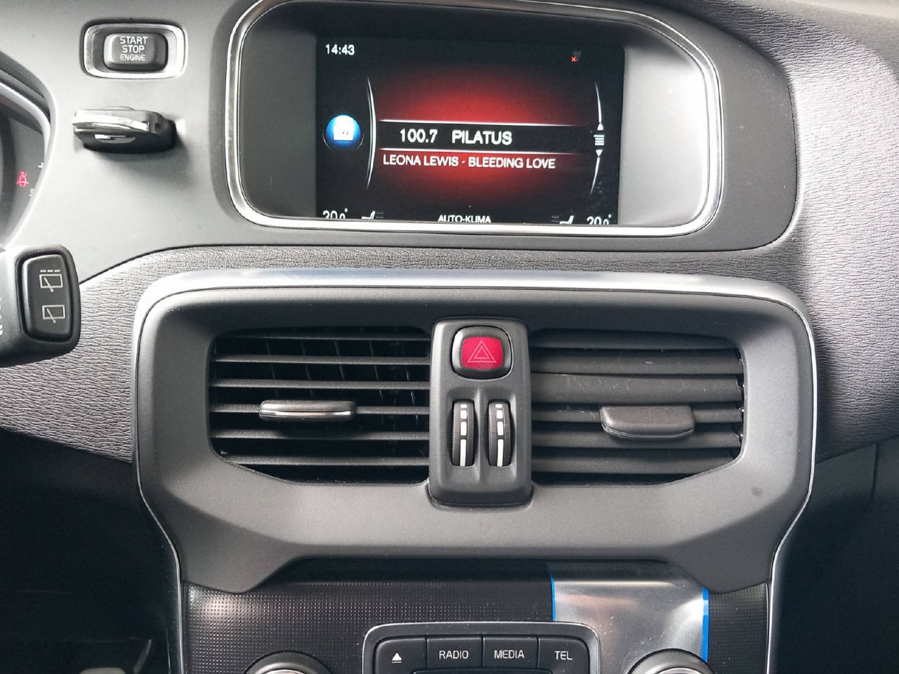 VOLVO V40 2.0 D3 Momentum S/S, Diesel, Occasion / Gebraucht, Handschaltung - 7