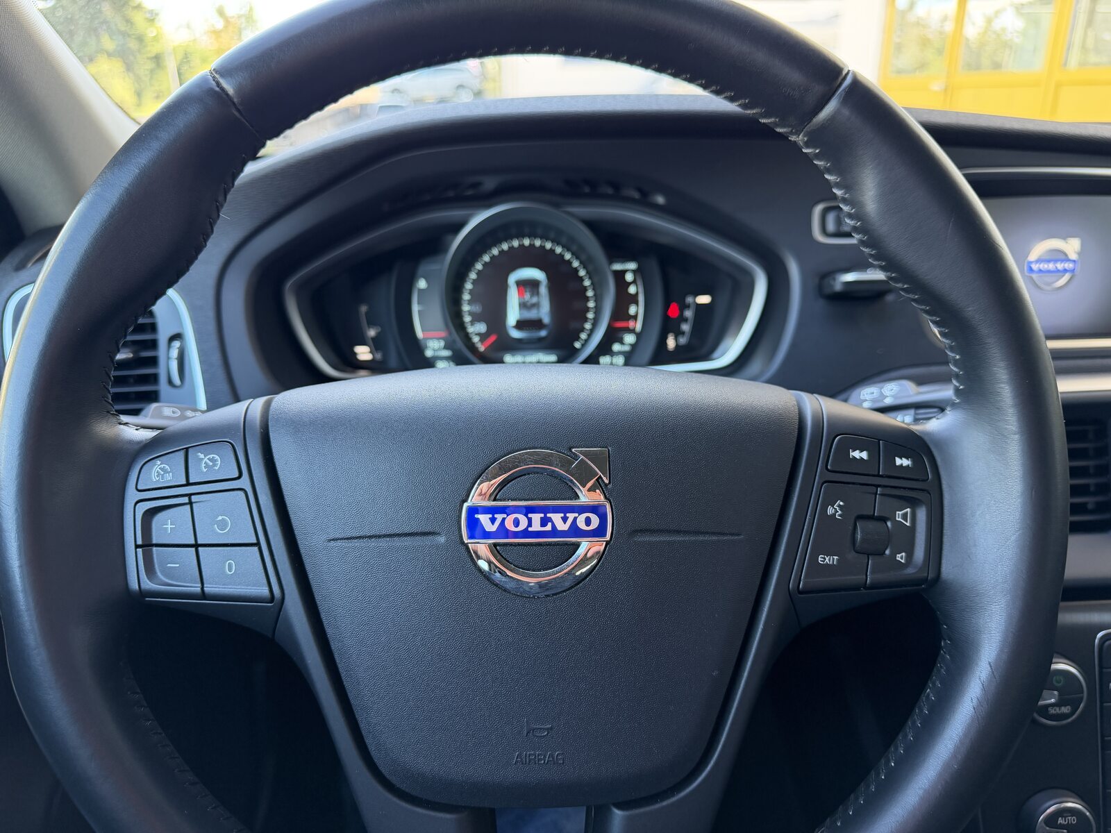 VOLVO V40 CC 2.0 T4 Kinetic AWD S/S, Benzin, Occasion / Gebraucht, Automatik - 7