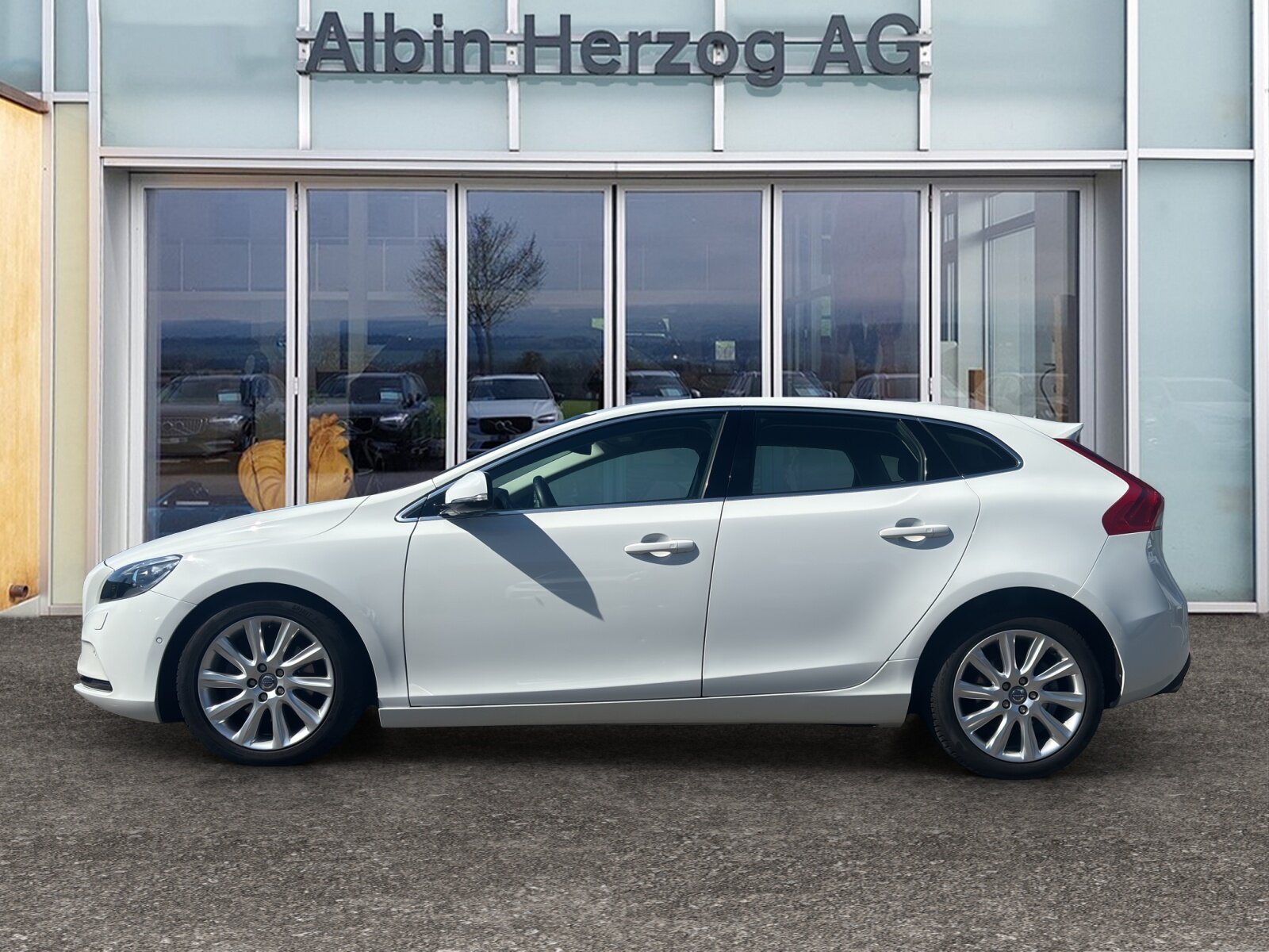 VOLVO V40 1.6 T4 Momentum S/S, Essence, Occasion / Utilisé, Automatique - 2
