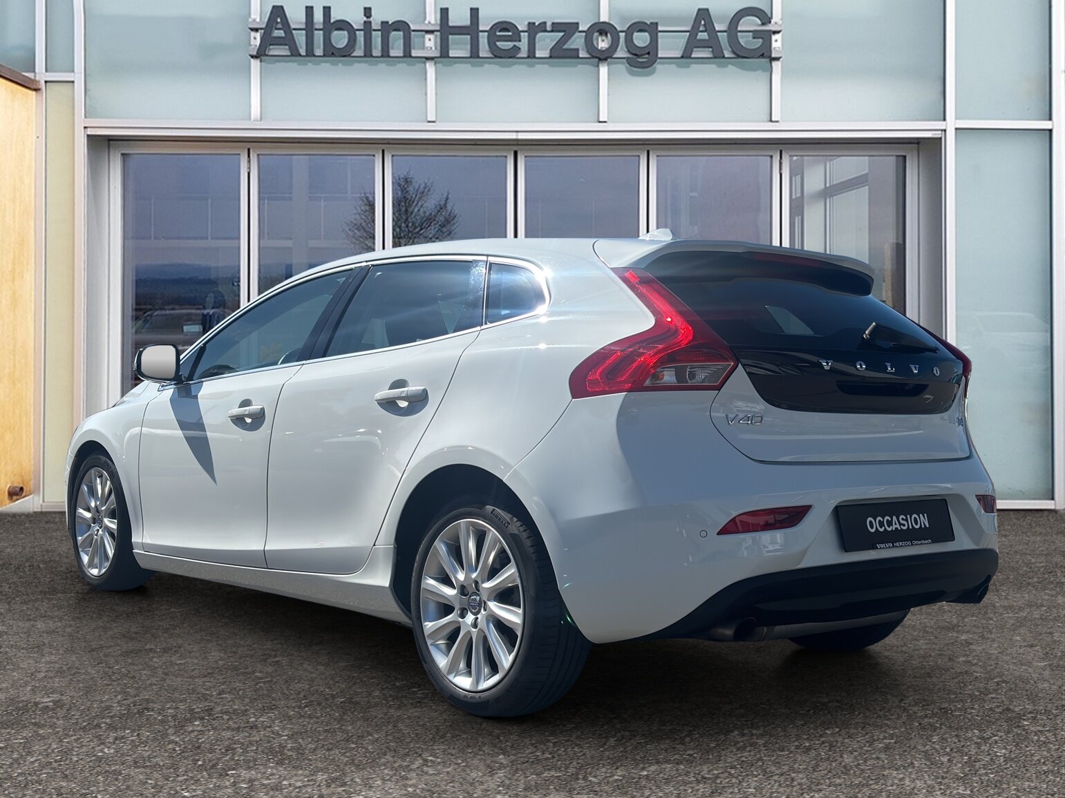 VOLVO V40 1.6 T4 Momentum S/S, Essence, Occasion / Utilisé, Automatique - 3