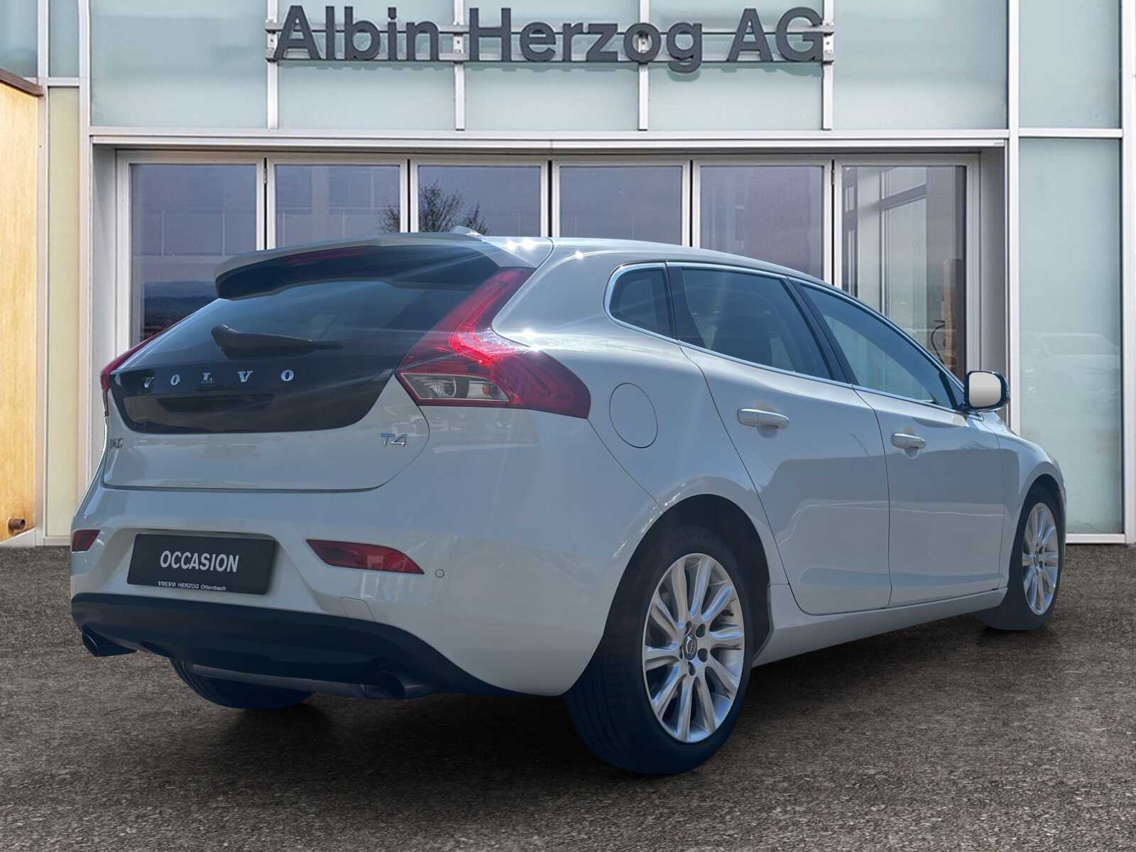 VOLVO V40 1.6 T4 Momentum S/S, Essence, Occasion / Utilisé, Automatique - 4