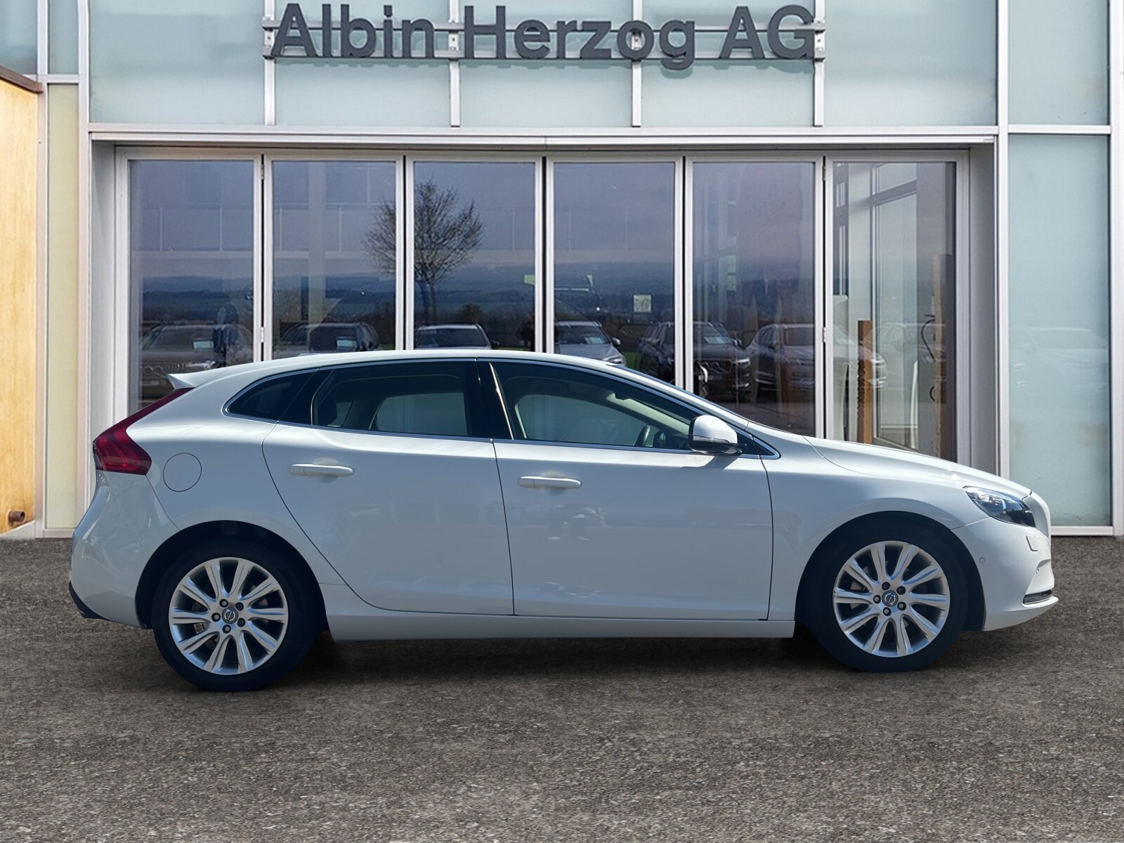 VOLVO V40 1.6 T4 Momentum S/S, Essence, Occasion / Utilisé, Automatique - 5