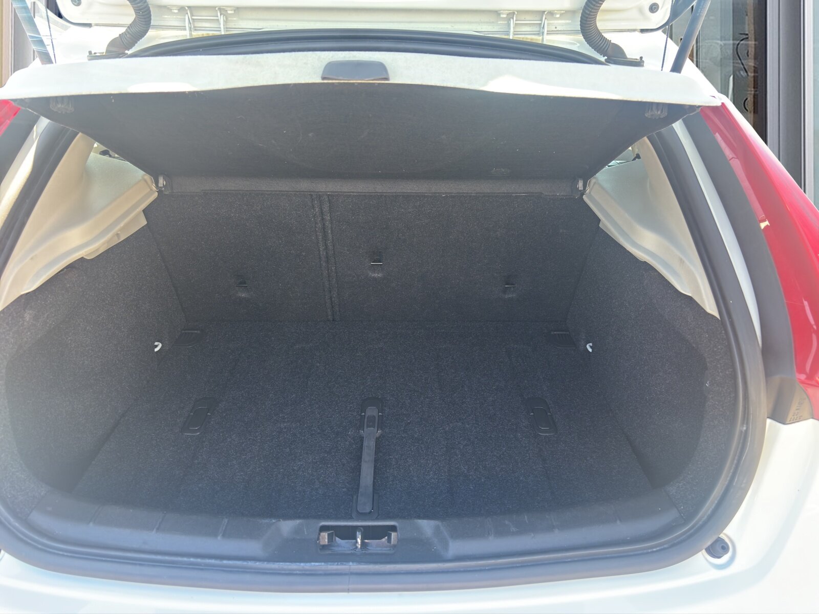 VOLVO V40 1.6 T4 Momentum S/S, Essence, Occasion / Utilisé, Automatique - 7