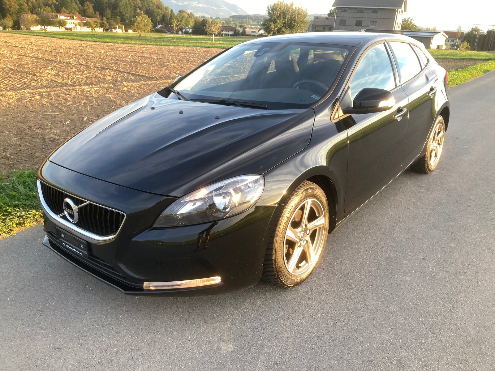 VOLVO V40 D2
