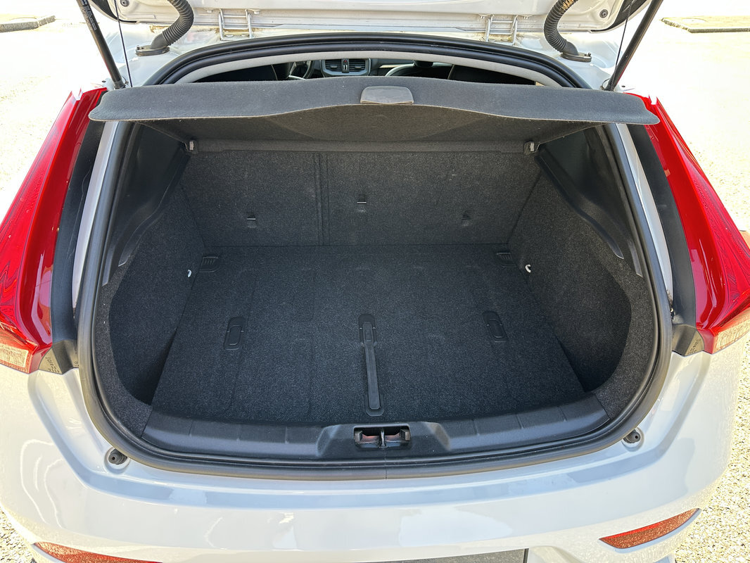 VOLVO V40 1.6 D2 Momentum Heico S/S, Diesel, Occasion / Gebraucht, Handschaltung - 7