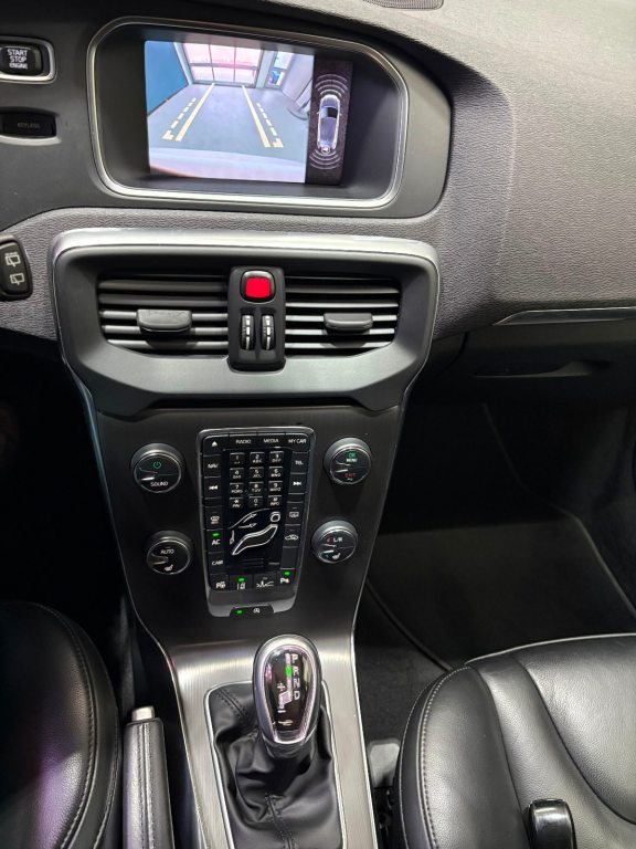 VOLVO V40 2.0 D4 Summum S/S, Diesel, Occasion / Utilisé, Automatique - 5