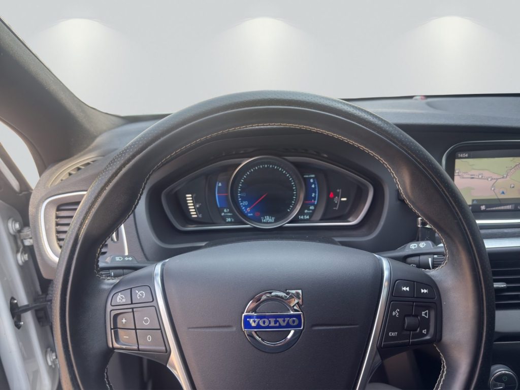 VOLVO V40 1.6 T4 R-Design S/S, Benzin, Occasion / Gebraucht, Handschaltung - 6