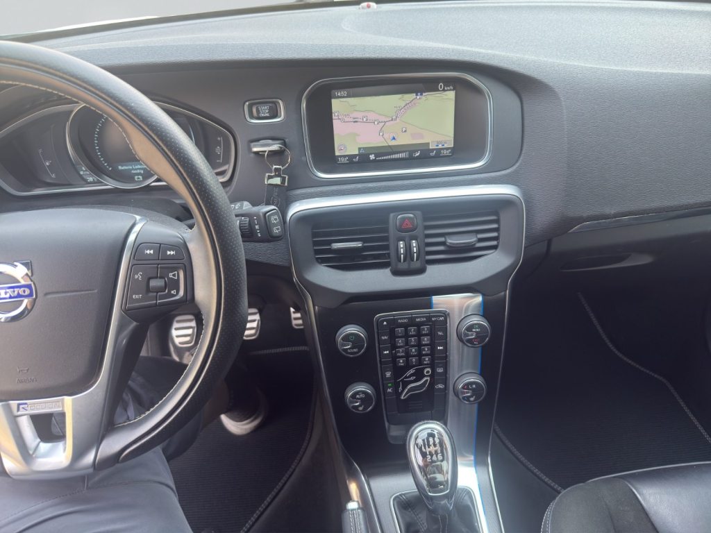 VOLVO V40 1.6 T4 R-Design S/S, Benzin, Occasion / Gebraucht, Handschaltung - 7