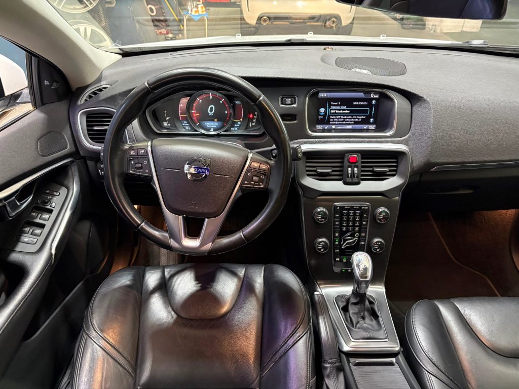 VOLVO V40 2.0 D4 Summum S/S, Diesel, Occasion / Utilisé, Automatique - 3