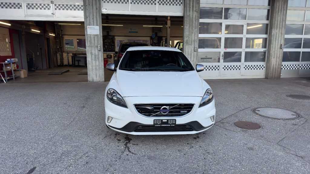 VOLVO 2.5 T5 Momentum S/S