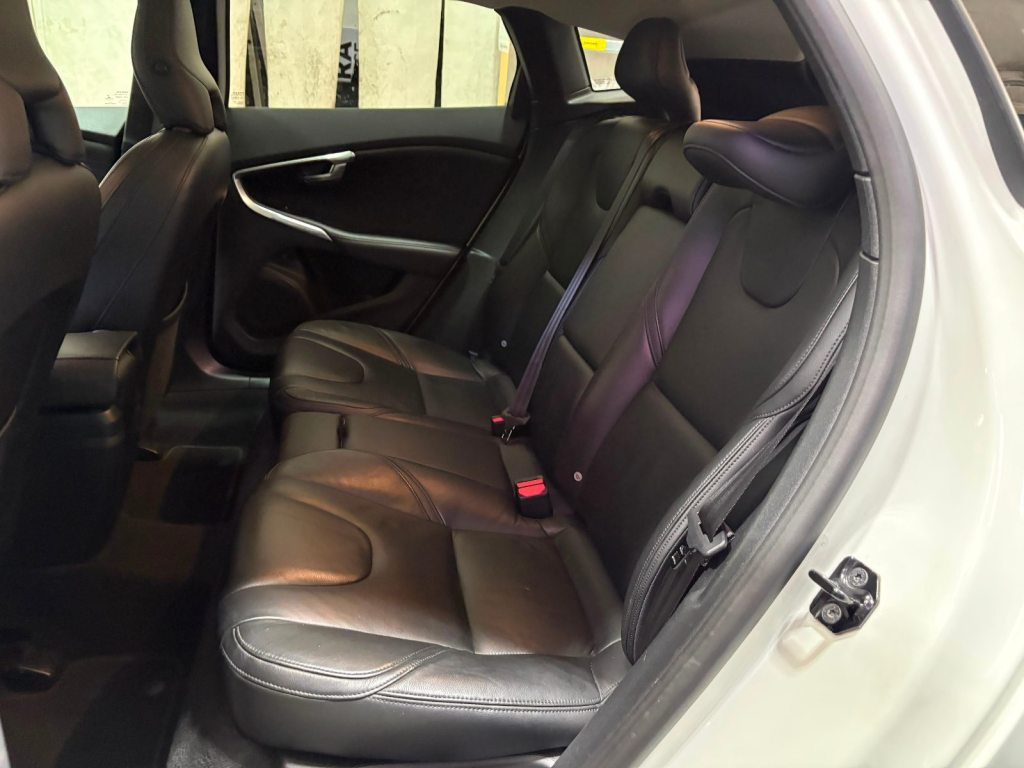 VOLVO V40 2.0 D4 Summum S/S, Diesel, Occasion / Utilisé, Automatique - 6
