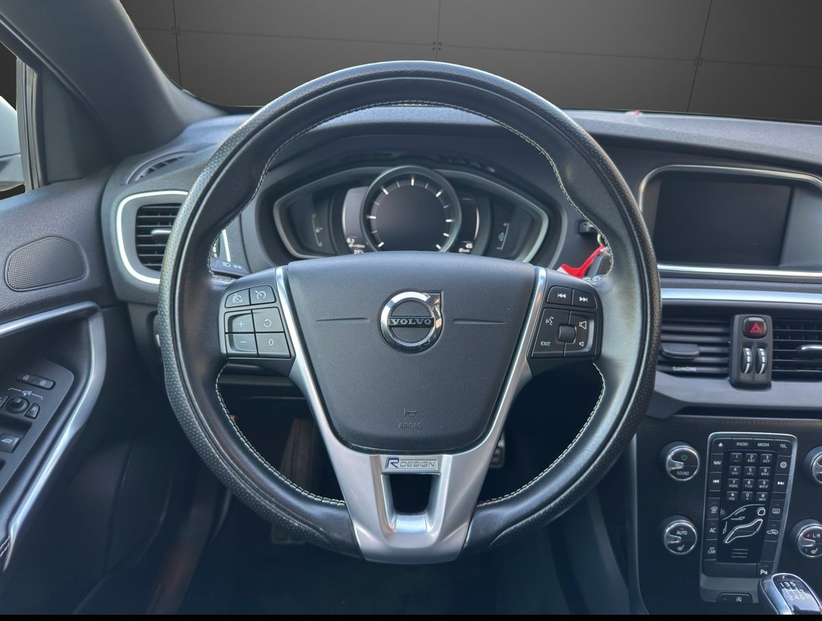 VOLVO V40 D2 Momentum R-Design, Diesel, Occasion / Utilisé, Manuelle - 7