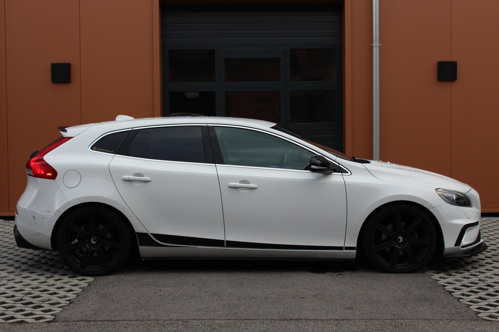 VOLVO V40 Sport200 - "Edition 1/200 exemplaires * Kit complet Maxt, Essence, Occasion / Utilisé, Manuelle - 3