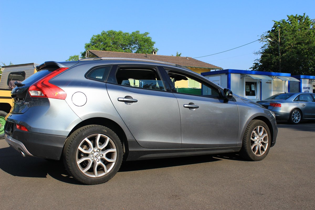 VOLVO V40 Cross Country D3 Geartronic, Diesel, Second hand / Used, Automatic - 2