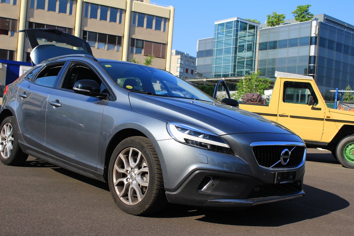 VOLVO V40 Cross Country D3 Geartronic, Diesel, Second hand / Used, Automatic - 3