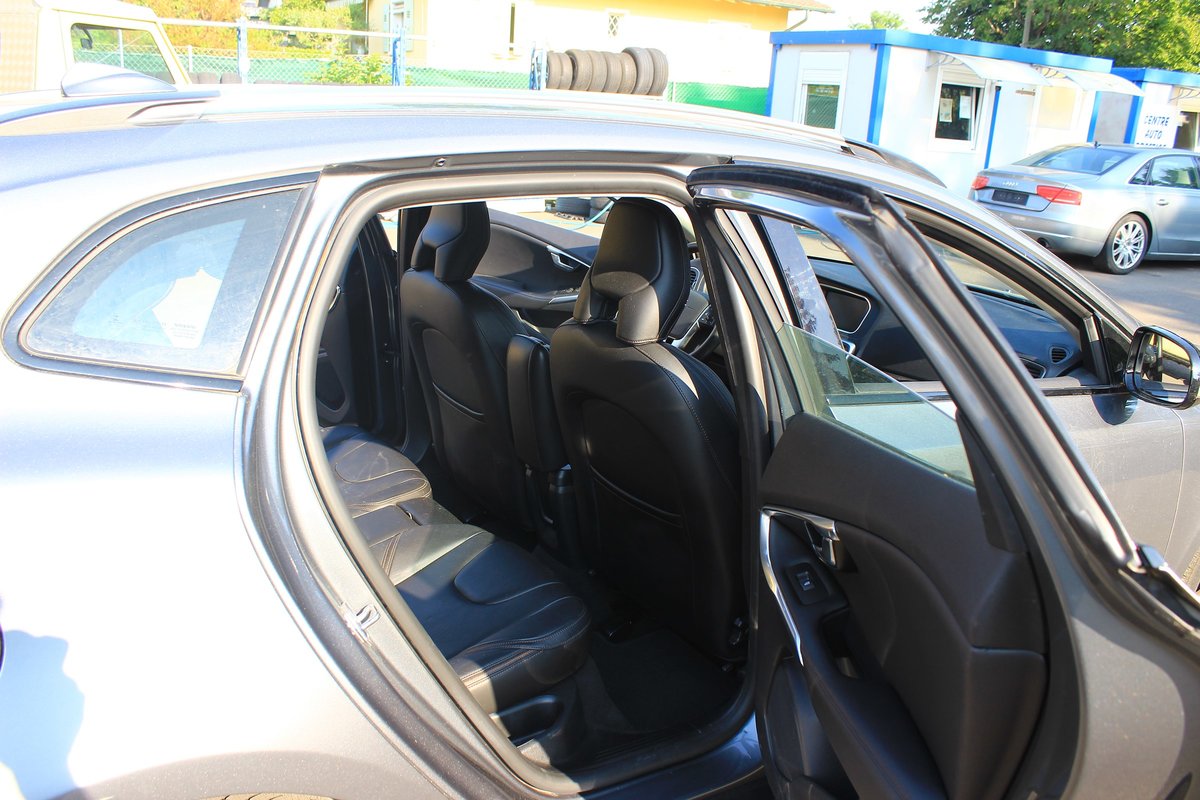 VOLVO V40 Cross Country D3 Geartronic, Diesel, Second hand / Used, Automatic - 7