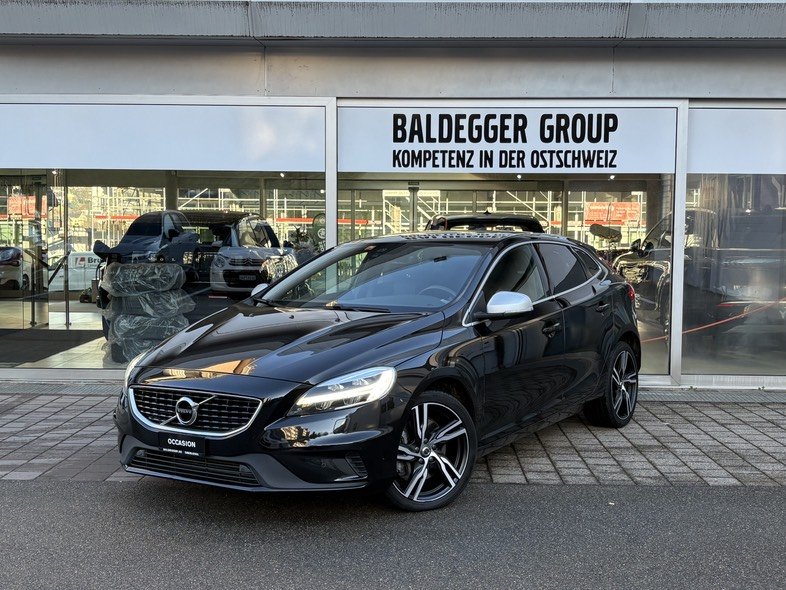 VOLVO V40 2.0 D2 Momentum R-Design S