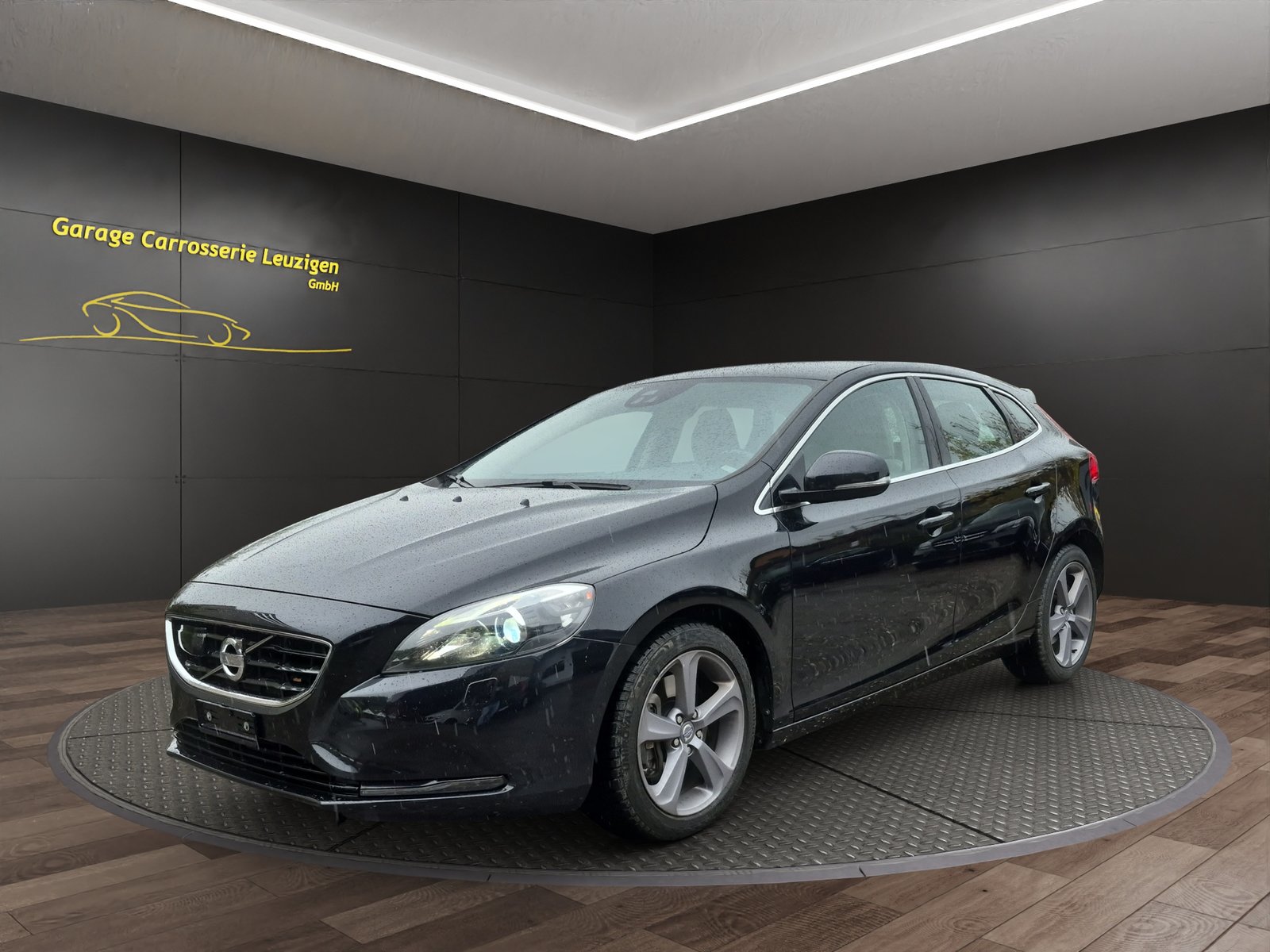 VOLVO V40 D3 Kinetic R-Design Geartronic, Diesel, Second hand / Used, Automatic - 2
