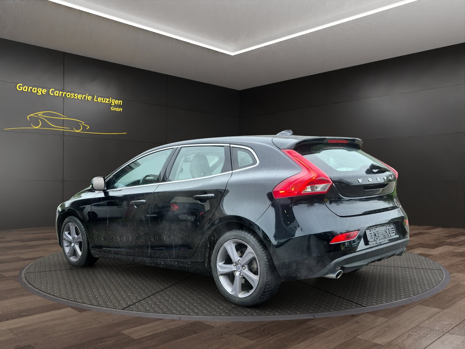 VOLVO V40 D3 Kinetic R-Design Geartronic, Diesel, Second hand / Used, Automatic - 5