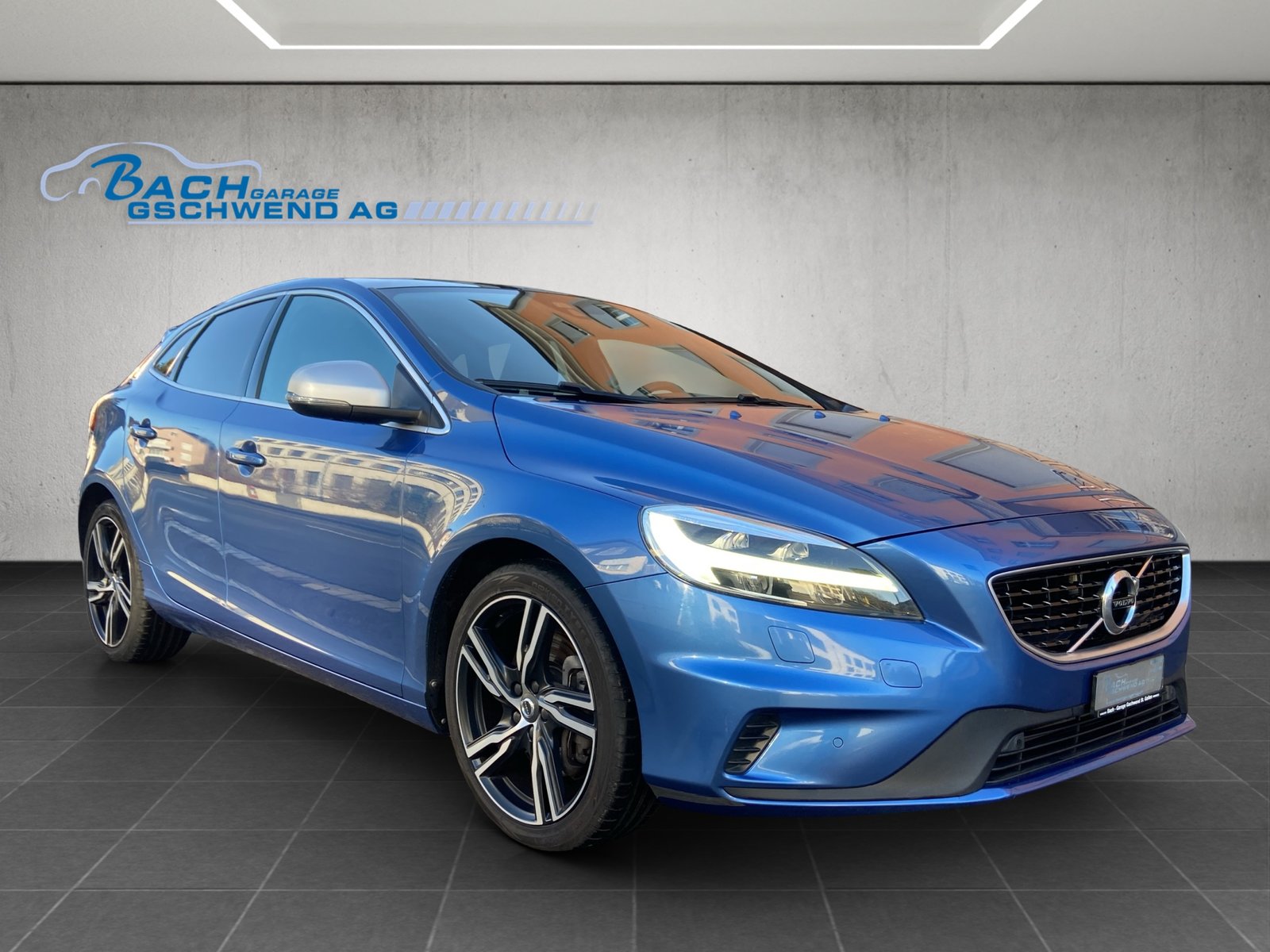 VOLVO V40 T5 Momentum R-Design Geartronic, Petrol, Second hand / Used, Automatic - 2
