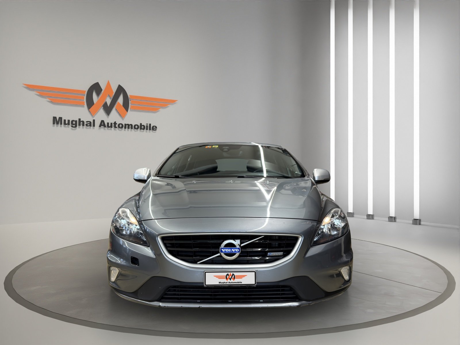 VOLVO V40 T4 Momentum Powershift R-Design, Benzin, Occasion / Gebraucht, Automatik - 2