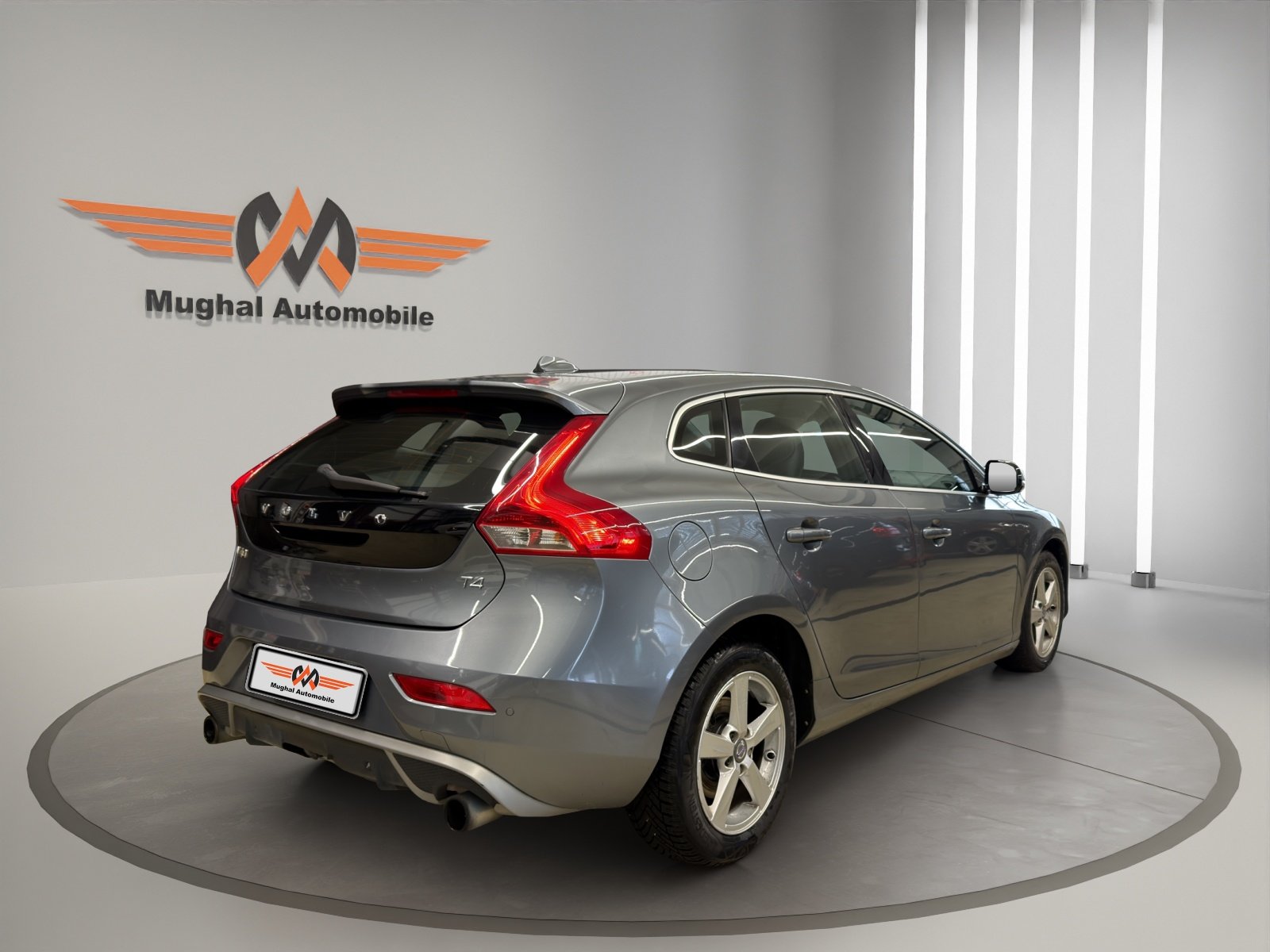VOLVO V40 T4 Momentum Powershift R-Design, Benzin, Occasion / Gebraucht, Automatik - 5