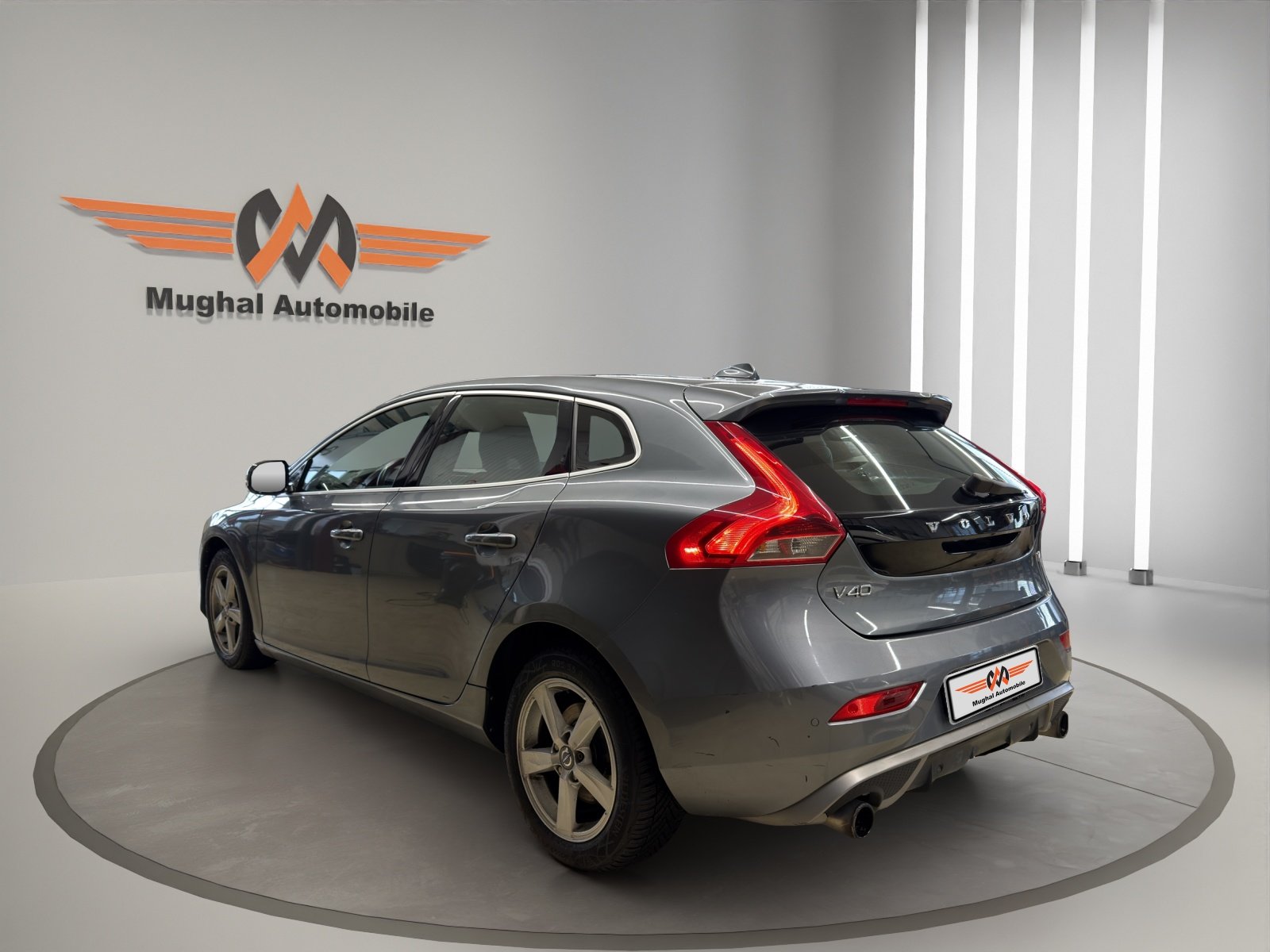 VOLVO V40 T4 Momentum Powershift R-Design, Benzin, Occasion / Gebraucht, Automatik - 7