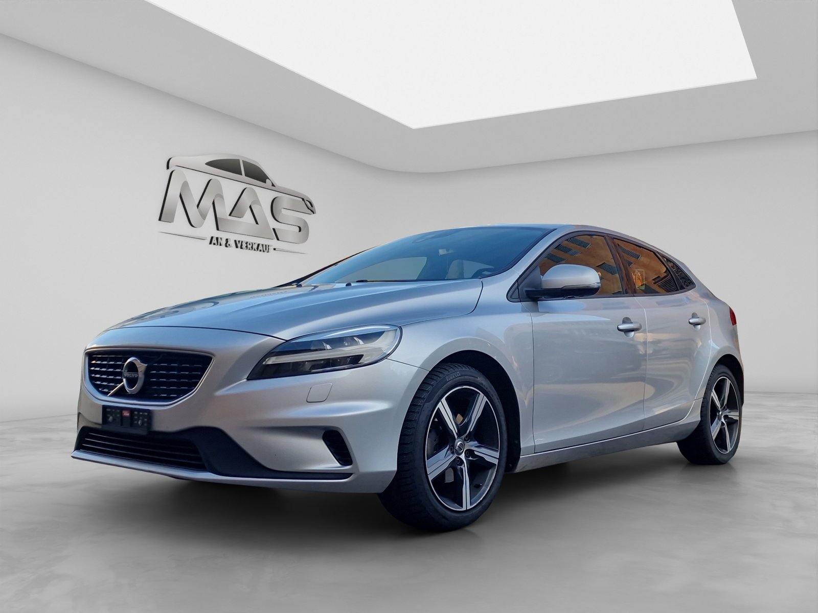 VOLVO V40 D2 Momentum R-Design