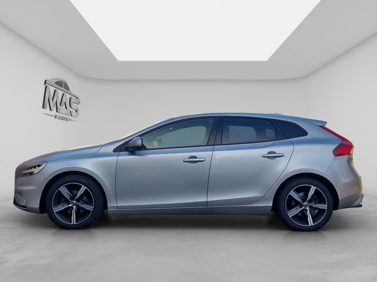 VOLVO V40 D2 Momentum R-Design, Diesel, Occasion / Utilisé, Manuelle - 3