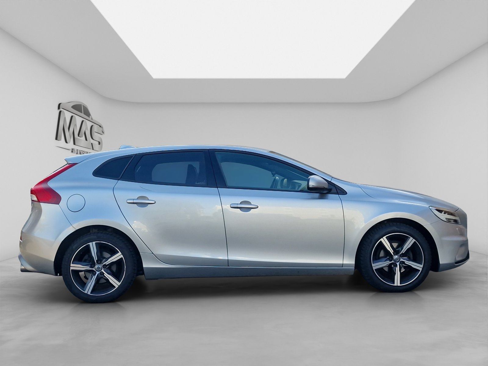 VOLVO V40 D2 Momentum R-Design, Diesel, Occasion / Utilisé, Manuelle - 7