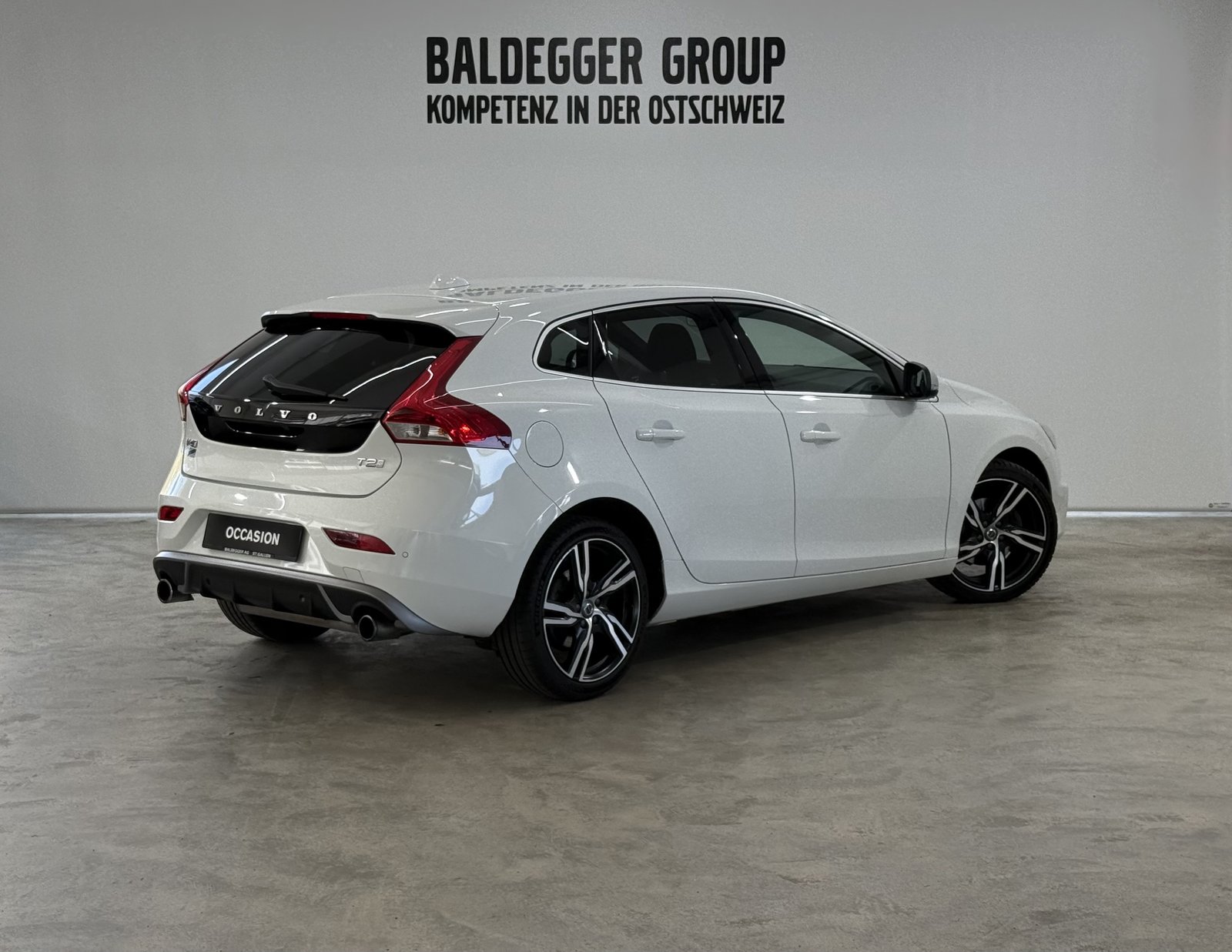 VOLVO V40 T2 Momentum R-Design, Benzin, Occasion / Gebraucht, Handschaltung - 3
