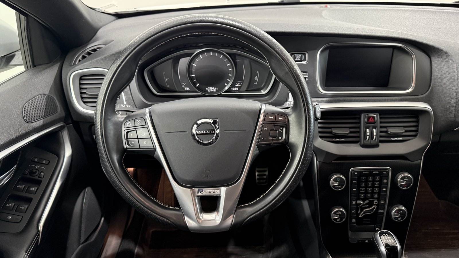 VOLVO V40 T2 Momentum R-Design, Benzin, Occasion / Gebraucht, Handschaltung - 5