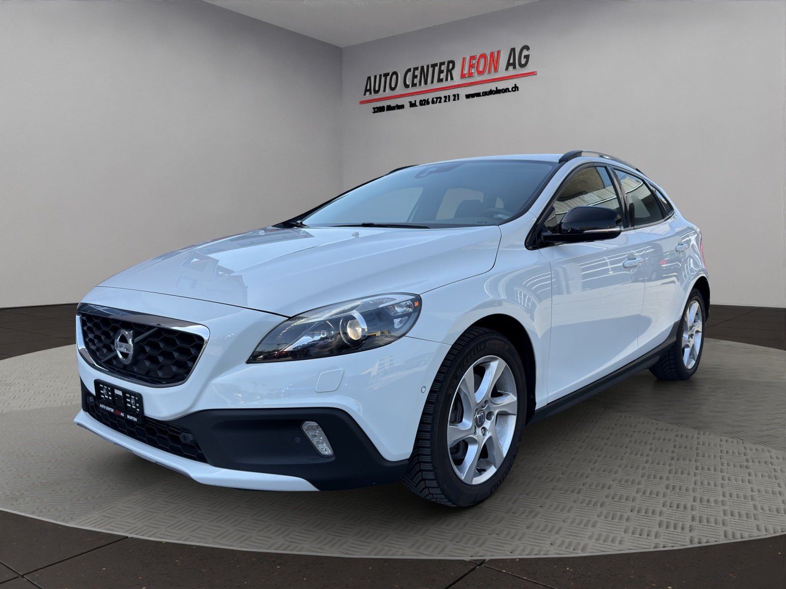 VOLVO V40 Cross Country T4 2.0 AWD Momentum Geartronic, Benzin, Occasion / Gebraucht, Automatik - 2