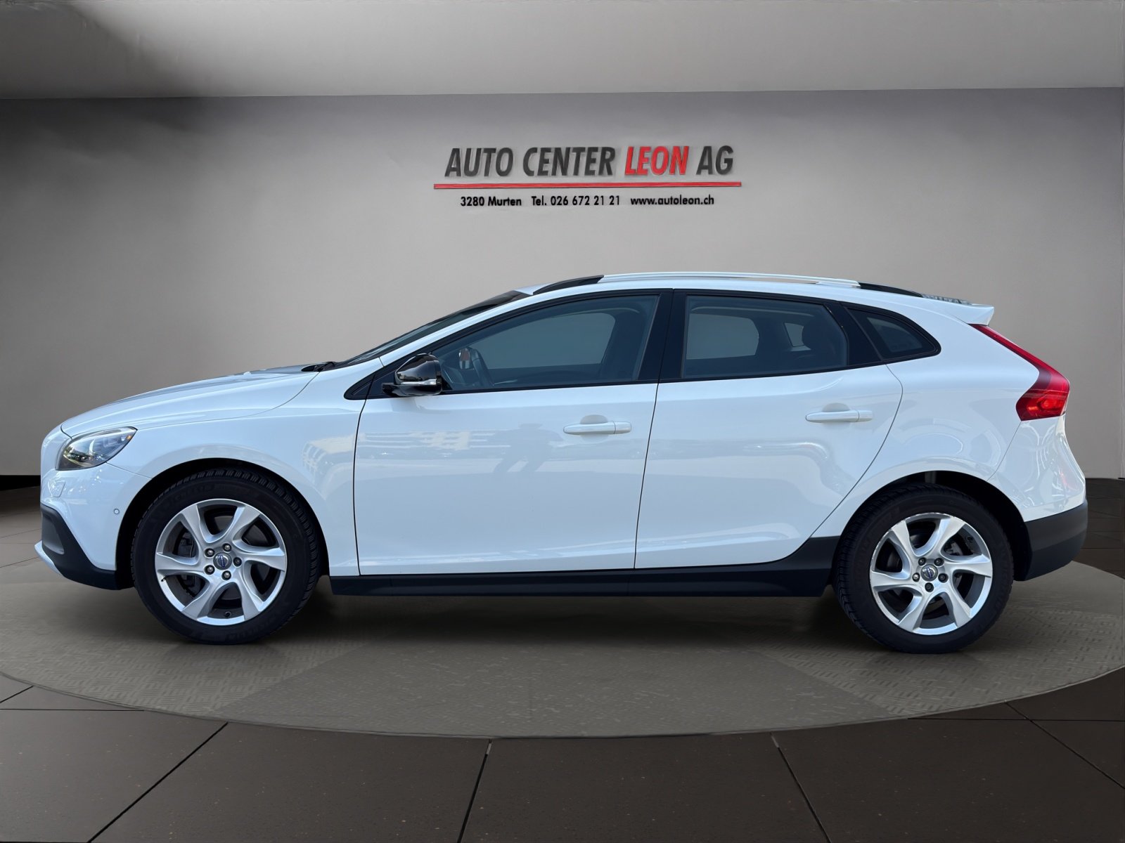 VOLVO V40 Cross Country T4 2.0 AWD Momentum Geartronic, Benzin, Occasion / Gebraucht, Automatik - 3