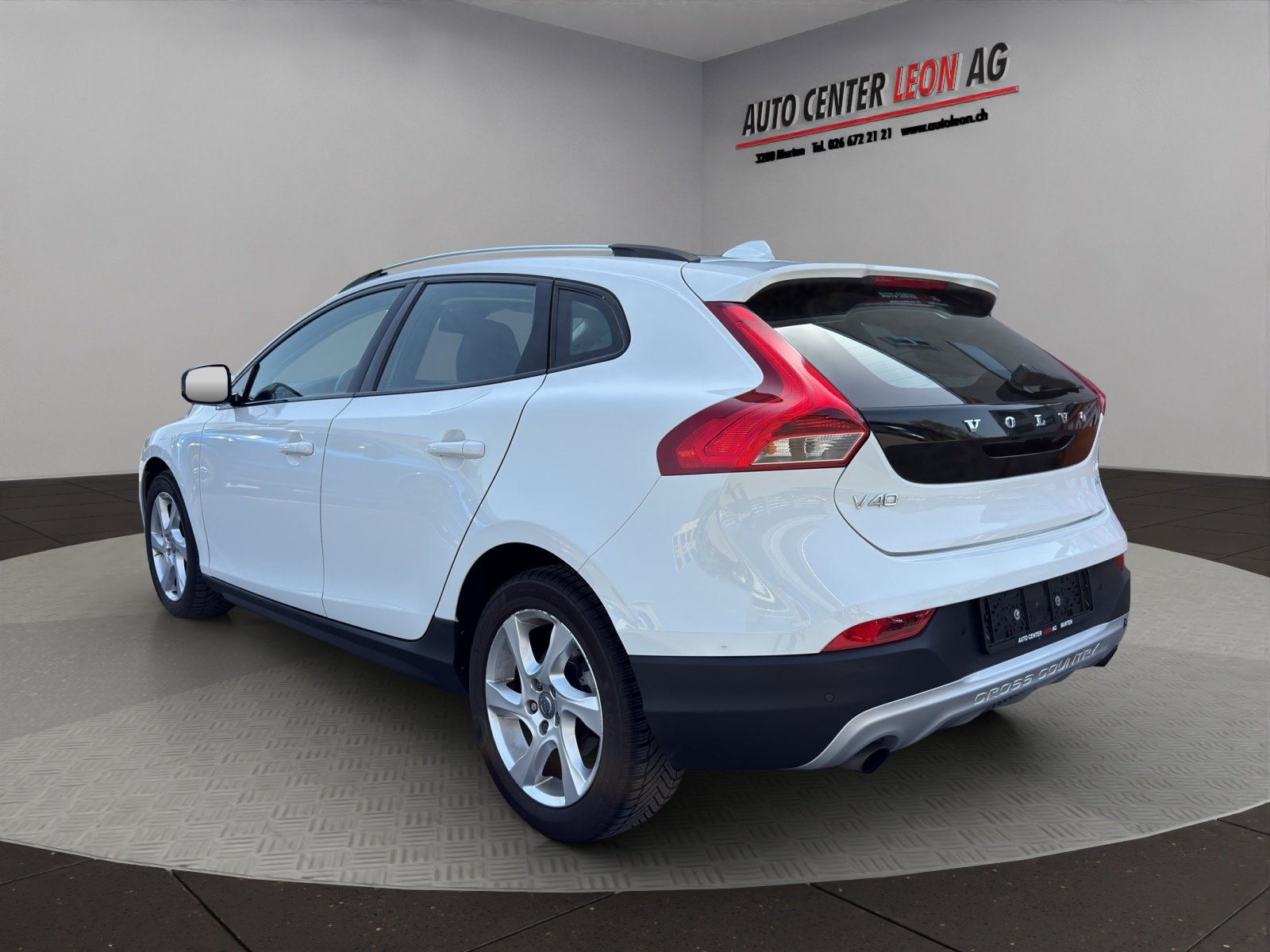 VOLVO V40 Cross Country T4 2.0 AWD Momentum Geartronic, Benzin, Occasion / Gebraucht, Automatik - 4
