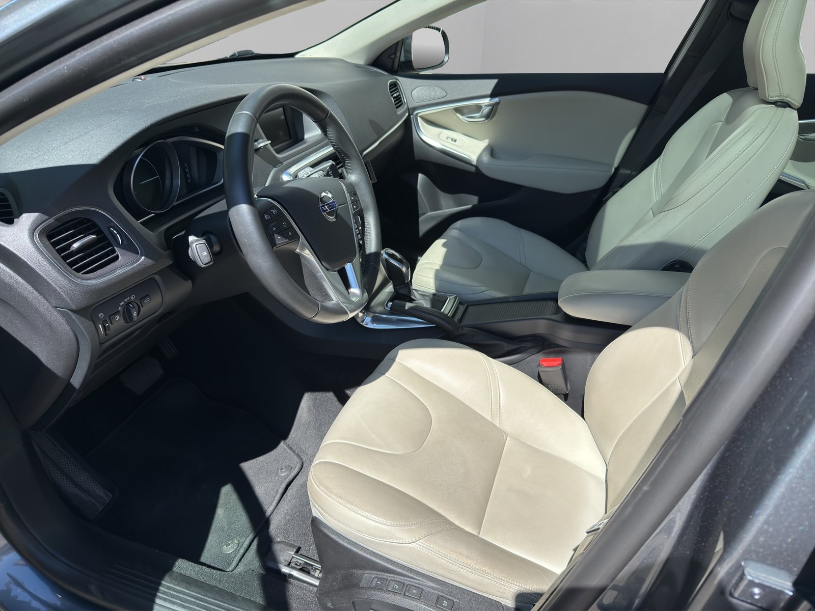 VOLVO V40 T5 Summum Geartronic * 23000km * Panorama * Garant, Petrol, Second hand / Used, Automatic - 7