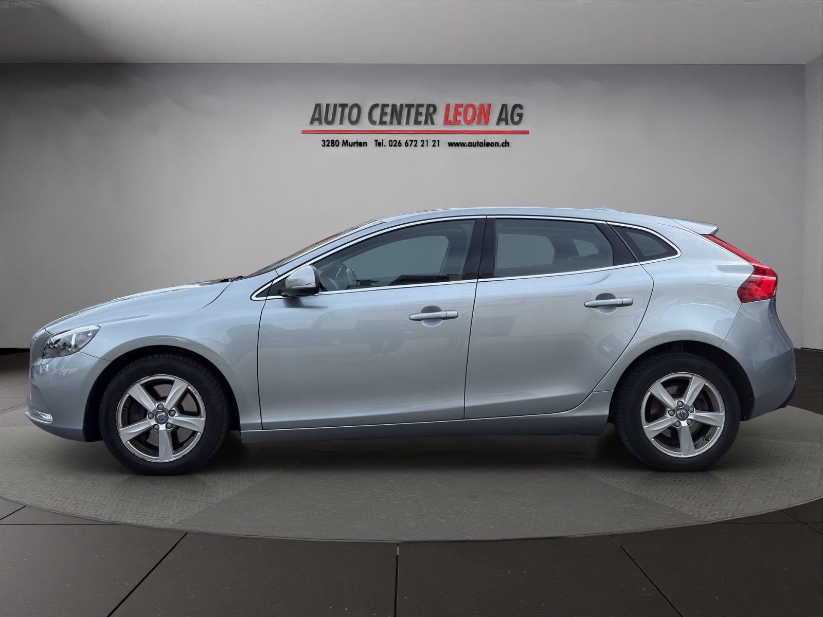 VOLVO V40 D3 Momentum Geartronic, Diesel, Second hand / Used, Automatic - 3