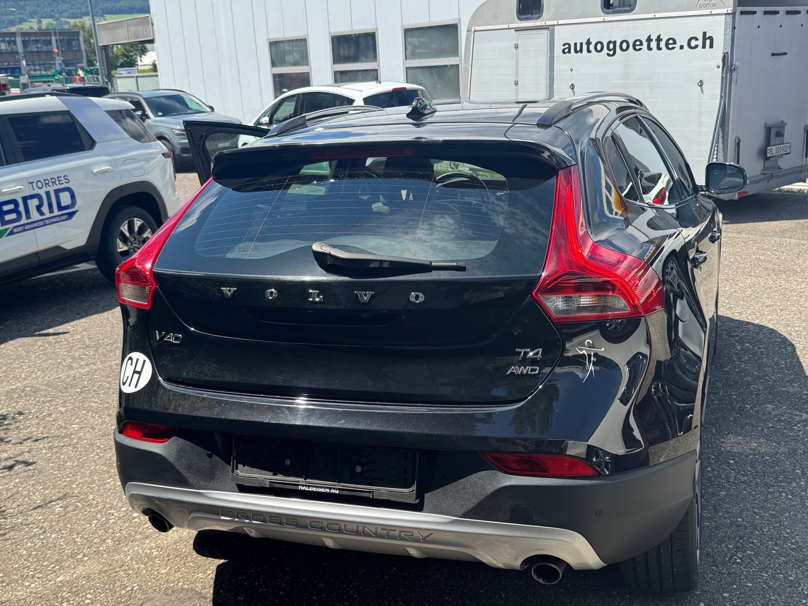 VOLVO V40 Cross Country T4 2.0 AWD Momentum Geartronic, Benzina, Occasioni / Usate, Automatico - 4